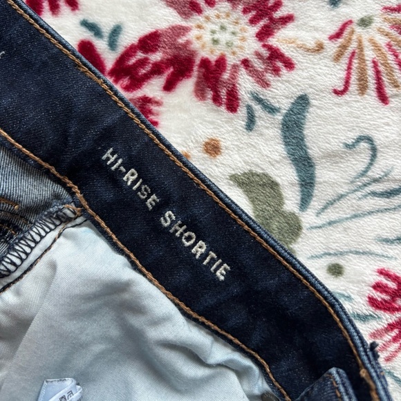 AE Distressed High Rise Shortie - Picture 4 of 5